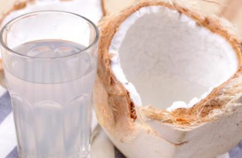 椰子水的功效与作用及禁忌 