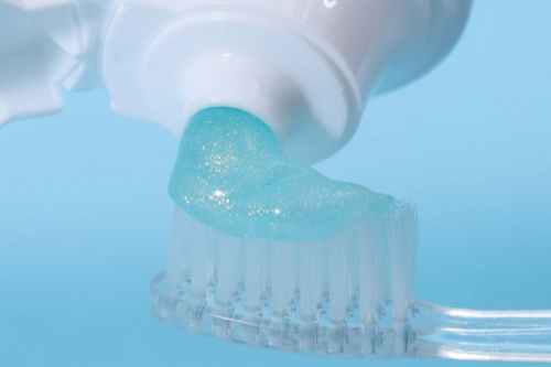 抹牙膏延时法，牙膏延时多久涂上有效